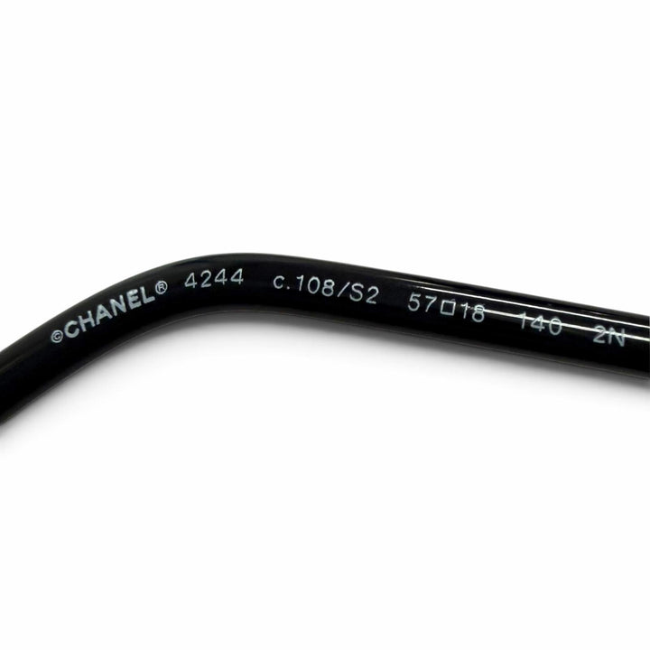 美品△CHANEL シャネル 4244 グラスチェーン付き ココマーク サングラス アイウェア ネイビー シルバー 57□18 140 度なし 伊製 箱付き