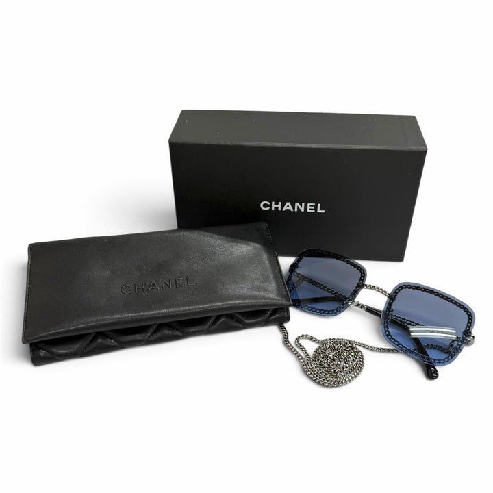 美品△CHANEL シャネル 4244 グラスチェーン付き ココマーク サングラス アイウェア ネイビー シルバー 57□18 140 度なし 伊製 箱付き