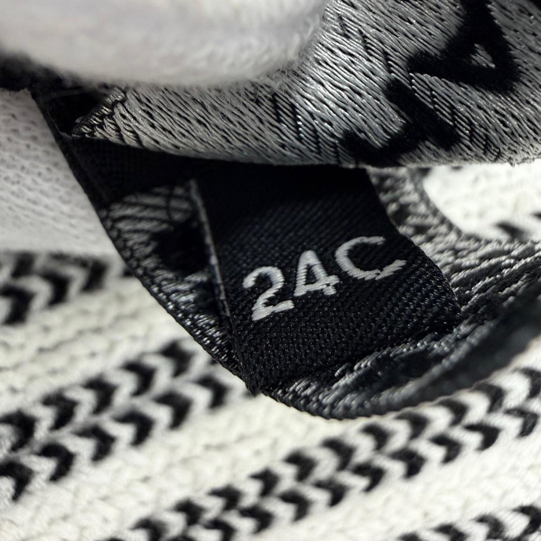極美品☆CHANEL シャネル 24C ココマーク・ロゴ ニット レッグウォーマー ファッション雑貨 ブラック ホワイト イタリア製 レディース