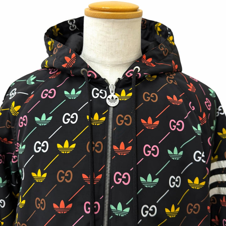 美品□GUCCI adidas グッチ アディダス 722262 ロゴ総柄 中綿入り ナイロンパーカー ブルゾン 黒 マルチカラー 46 イタリア製 正規品
