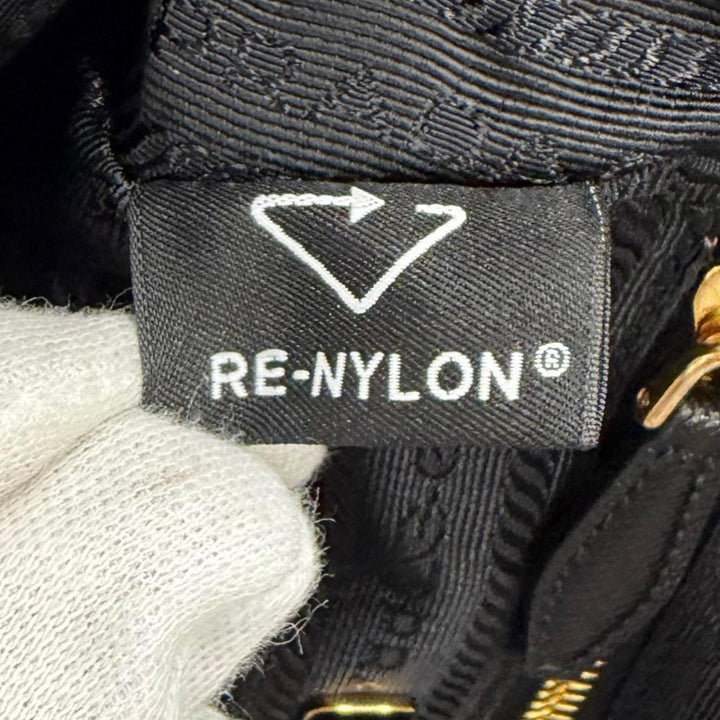 極美品★PRADA プラダ 1NS693 Re-Nylon リスレット付トライアングルロゴ サーフプリント ポーチ 化粧ポーチ ブルー 伊製 レディース