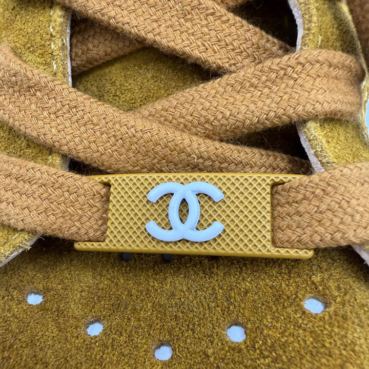 極美品☆CHANEL シャネル G39225 ココマーク・ロゴ スウェードレザー ローカットスニーカー ブラウン系 38 イタリア製 レディース