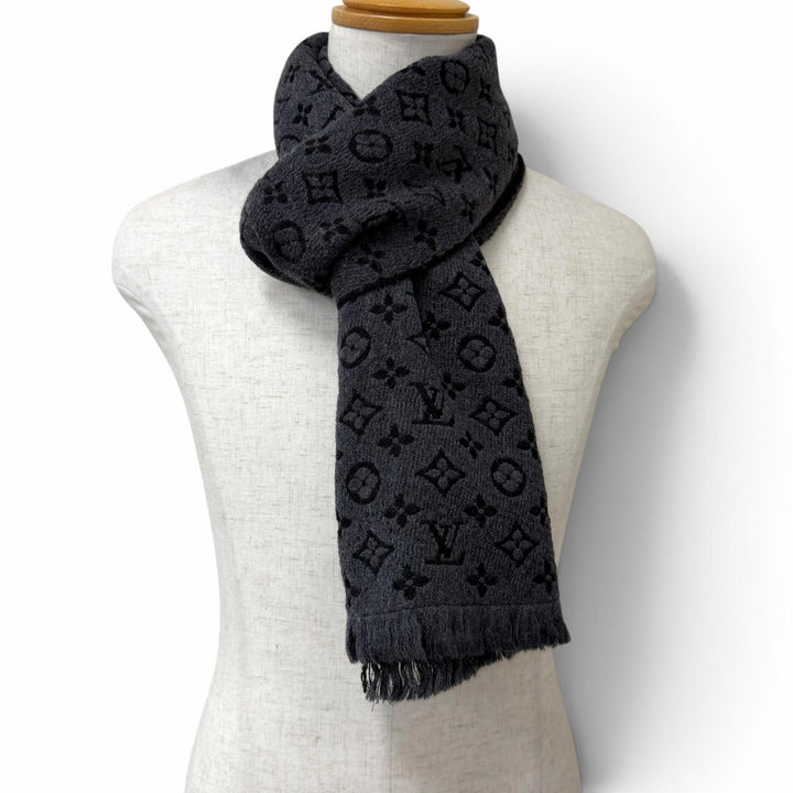 良品□LOUIS VUITTON ルイヴィトン M78526 モノグラム クラシック ウール100％ マフラー アントラシット イタリア製 メンズ 正規品