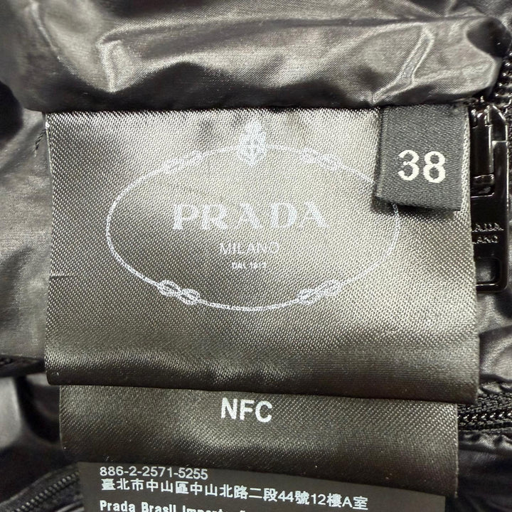極美品☆PRADA プラダ 291973 トライアングルロゴ クロップド コンバーチブル 2WAY ダウンベスト ダウンジャケット ブラック 正規品 38