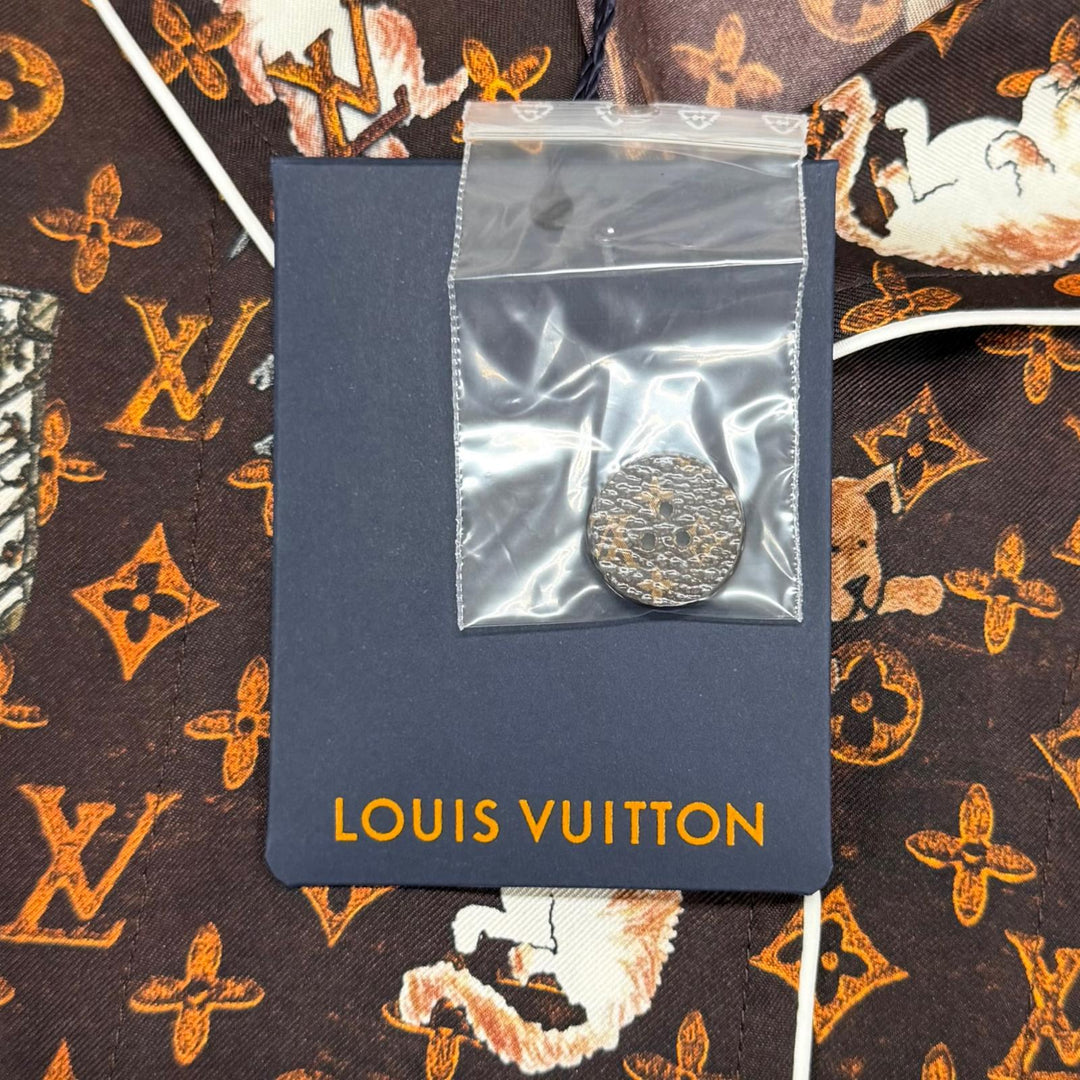 未使用品★LOUIS VUITTON ルイヴィトン シルク100％ モノグラムボタン キャットグラム 長袖シャツ ブラウン 36 イタリア製 正規品
