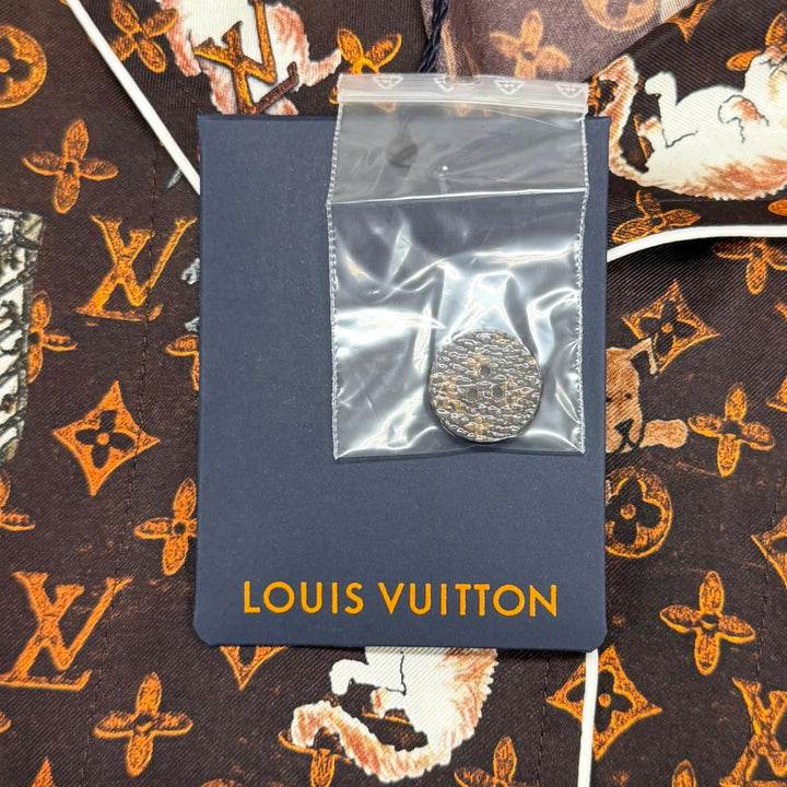 未使用品★LOUIS VUITTON ルイヴィトン シルク100％ モノグラムボタン キャットグラム 長袖シャツ ブラウン 36 イタリア製 正規品