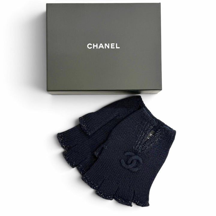 極美品△CHANEL シャネル G18 カシミヤ98% ココマーク ラメ フィンガーレス グローブ 手袋 ダークネイビー イギリス製 レディース 箱付き
