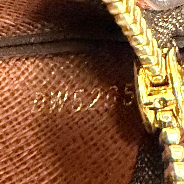 極美品★LOUIS VUITTON ルイヴィトン M26898 フォン ホルダー モノグラムキャンバス LVロゴ金具 ファスナーポーチ付 箱・保存袋付