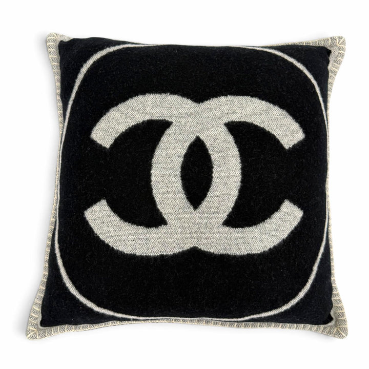 極美品☆CHANEL シャネル 18V ウール カシミヤ混 ココマーク クッション インテリア ブラック グレー イギリス製 レディース 保存袋付き
