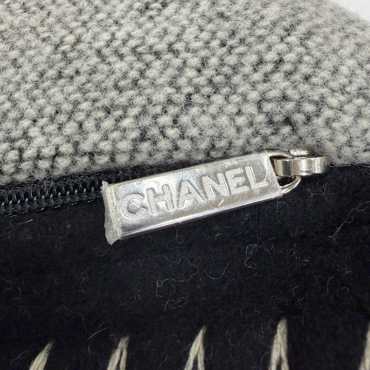 極美品☆CHANEL シャネル 18V ウール カシミヤ混 ココマーク クッション インテリア ブラック グレー イギリス製 レディース 保存袋付き