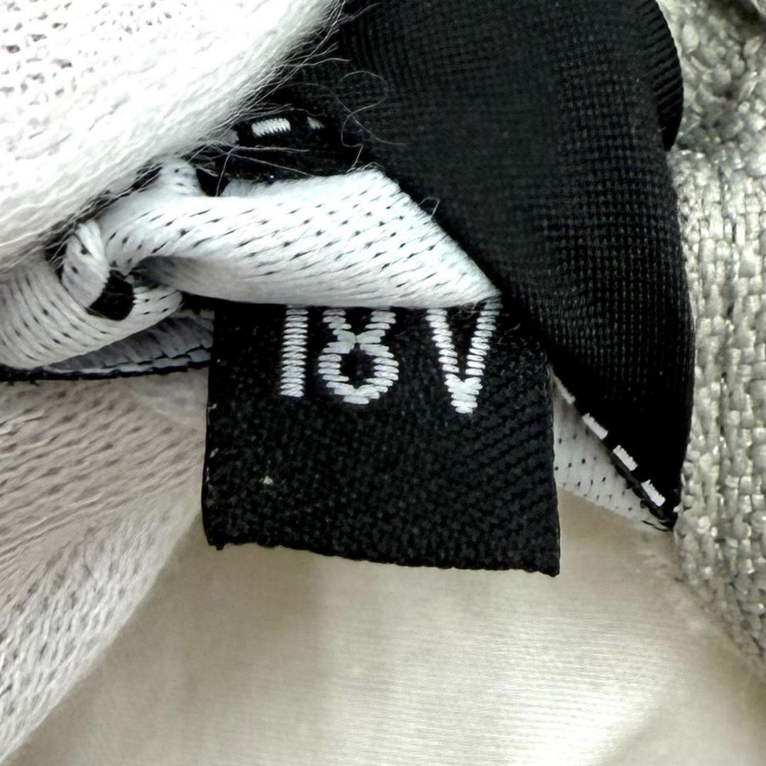 極美品★CHANEL シャネル 18V カシミヤ混 ココマーク ウール クッション インテリア オフホワイト グレー 英国製 レディース 保存袋付き