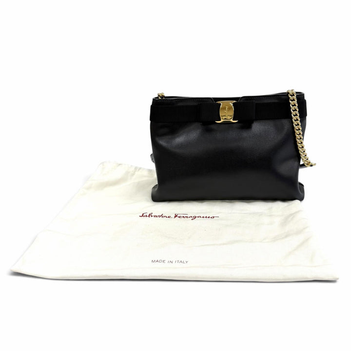 極美品★Salvatore Ferragamo サルヴァトーレフェラガモ ヴァラリボン レザー ショルダーバッグ ブラック ゴールド金具 保存袋付き