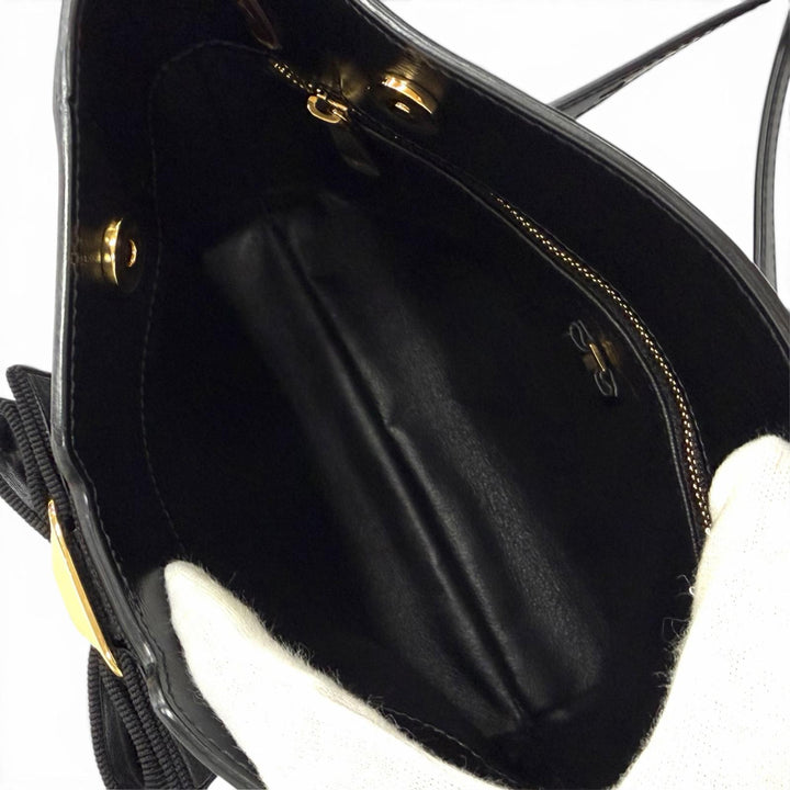 極美品★Salvatore Ferragamo サルヴァトーレフェラガモ ヴァラリボン レザー ショルダーバッグ ブラック ゴールド金具 保存袋付き