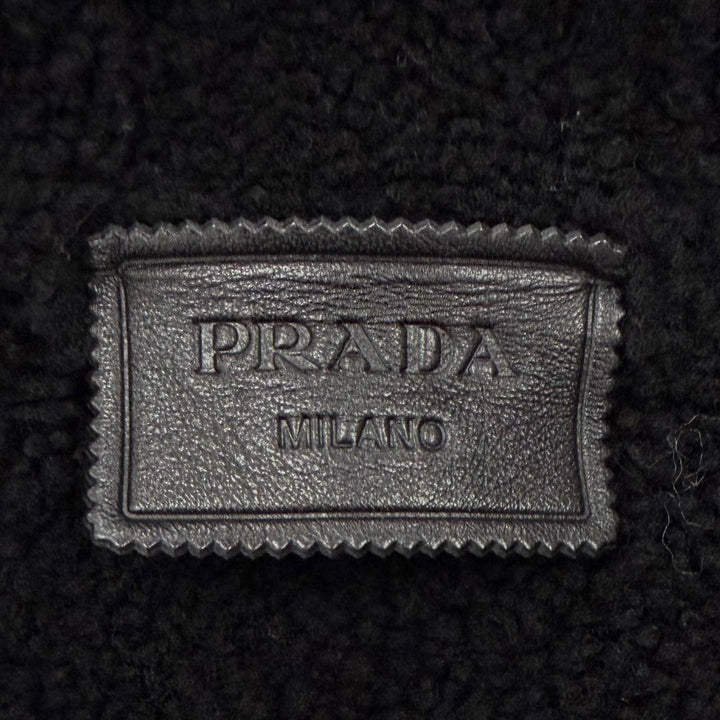 極美品▼PRADA プラダ 2023年製 UPS608 S232 シープスキン染ファー エンボスロゴ フーデッド ZIP ムートンジャケット ブラック 48 正規品