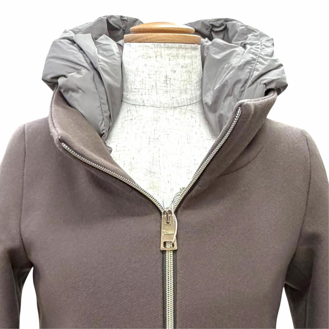 未使用品△Herno ヘルノ PI0848D DIAGONAL WOOL AND NUAGE PARKA ロゴプレート ウール切替 フード付き ダウンコート ブラウン 38 正規品
