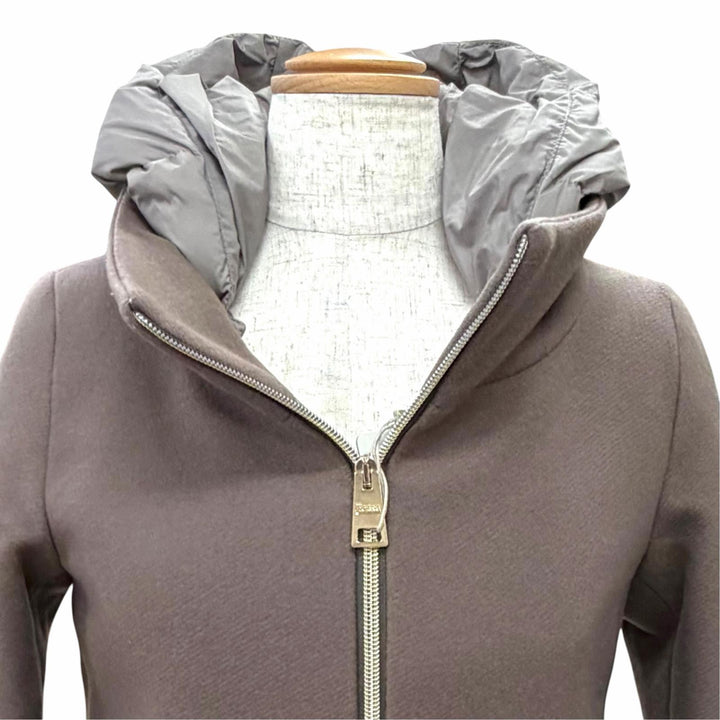 未使用品△Herno ヘルノ PI0848D DIAGONAL WOOL AND NUAGE PARKA ロゴプレート ウール切替 フード付き ダウンコート ブラウン 38 正規品