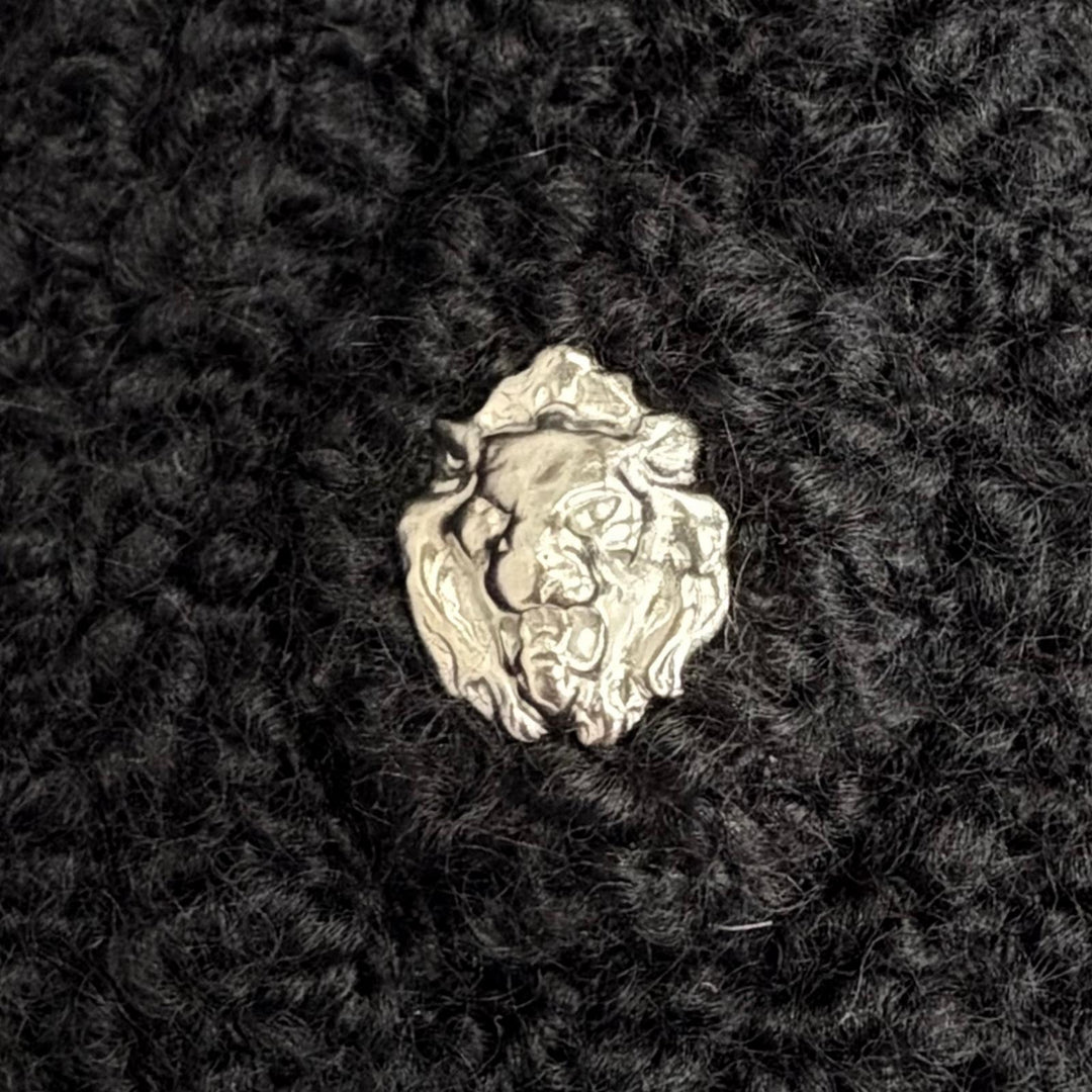 極美品△CHANEL シャネル P78396K11326 カシミヤ ウール ライオンボタン 袖口フリル Vネック 長袖 ニット カーディガン 黒 IT 38 正規品