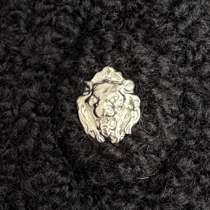 極美品△CHANEL シャネル P78396K11326 カシミヤ ウール ライオンボタン 袖口フリル Vネック 長袖 ニット カーディガン 黒 IT 38 正規品