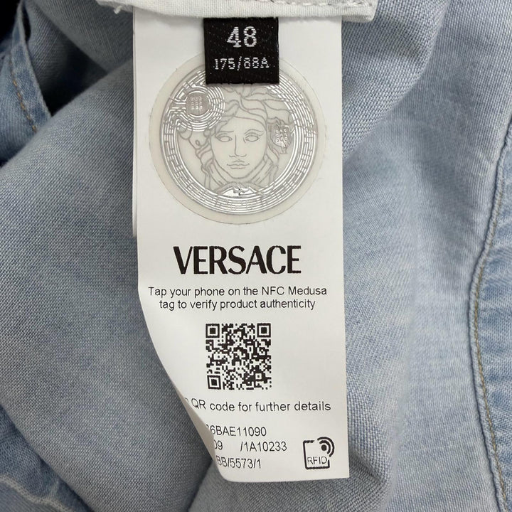 極美品□VERSACE ヴェルサーチ 2023年製 バロック メデューサボタン オープンカラー 半袖 デニムシャツ ライトブルー 48 正規品 メンズ