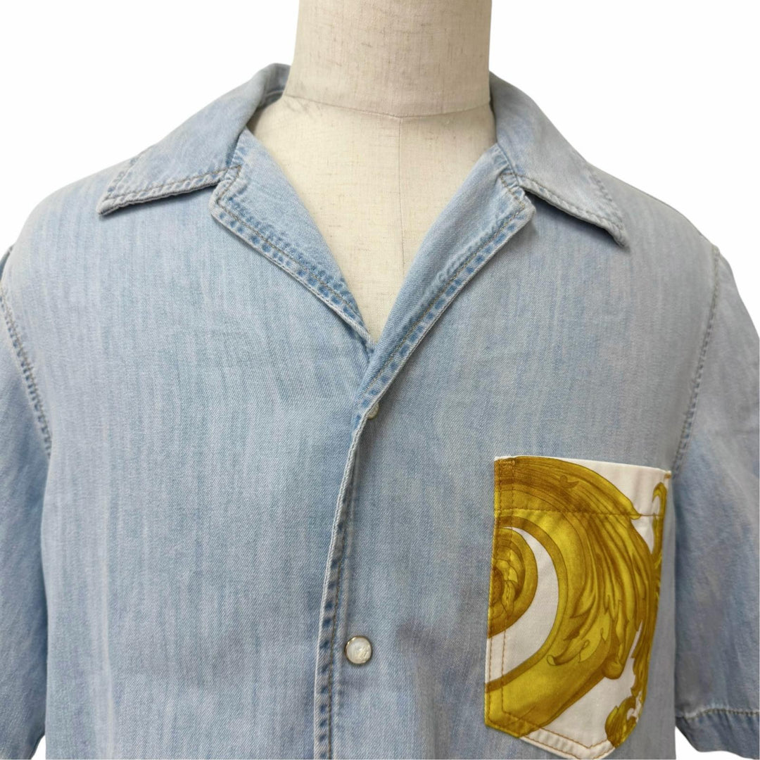 極美品□VERSACE ヴェルサーチ 2023年製 バロック メデューサボタン オープンカラー 半袖 デニムシャツ ライトブルー 48 正規品 メンズ