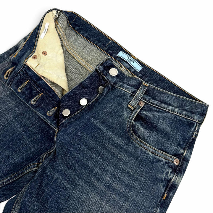 極美品★PRADA プラダ 2025年製 GFP534 コットン100％ レザーロゴパッチ セルビッジ デニムパンツ インディゴ 25 イタリア製 正規品