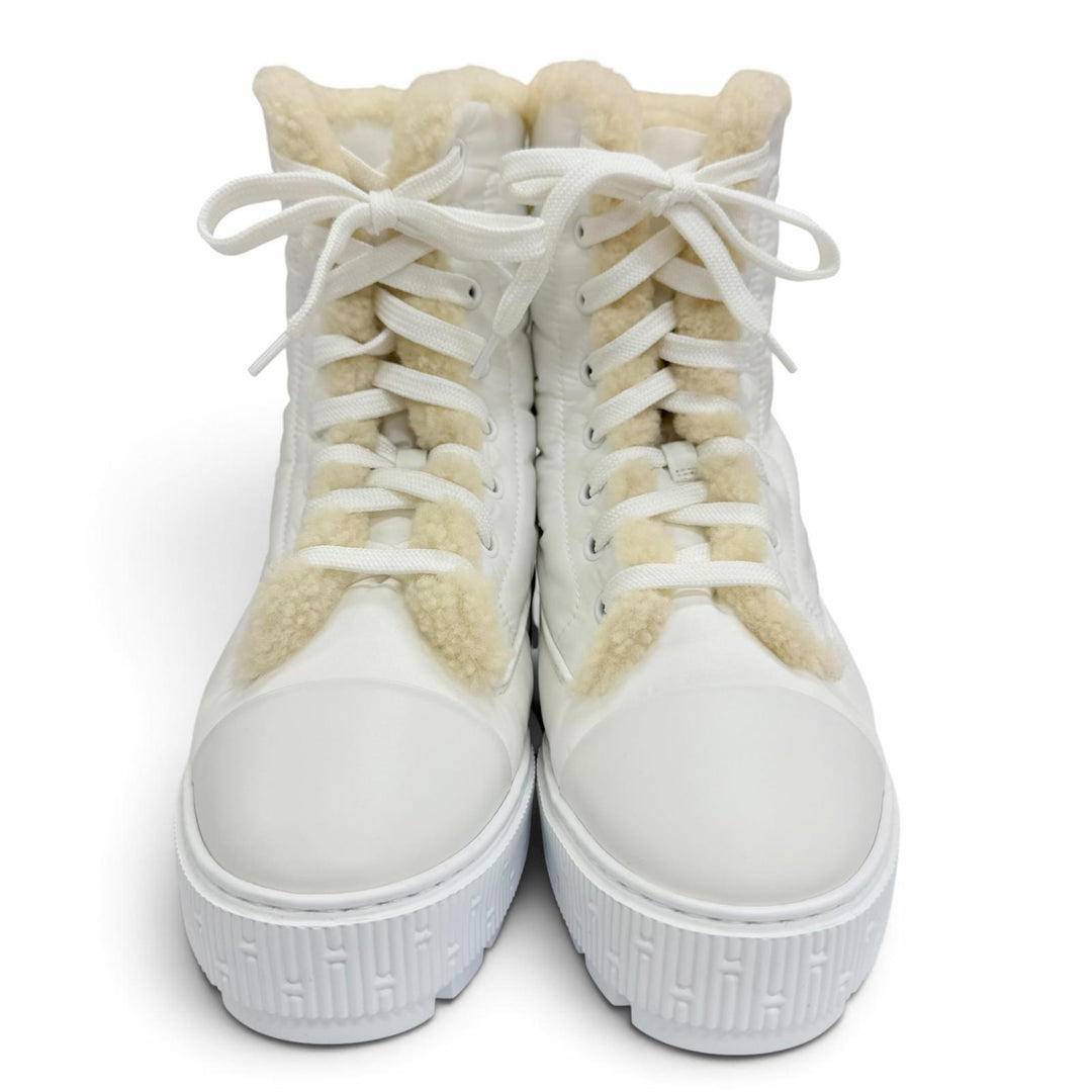 極美品☆HERMES エルメス 242071Z フレッシュ ロゴレザーパッチ ボア使い ショートブーツ ホワイト 35 イタリア製 レディース 保存袋付き