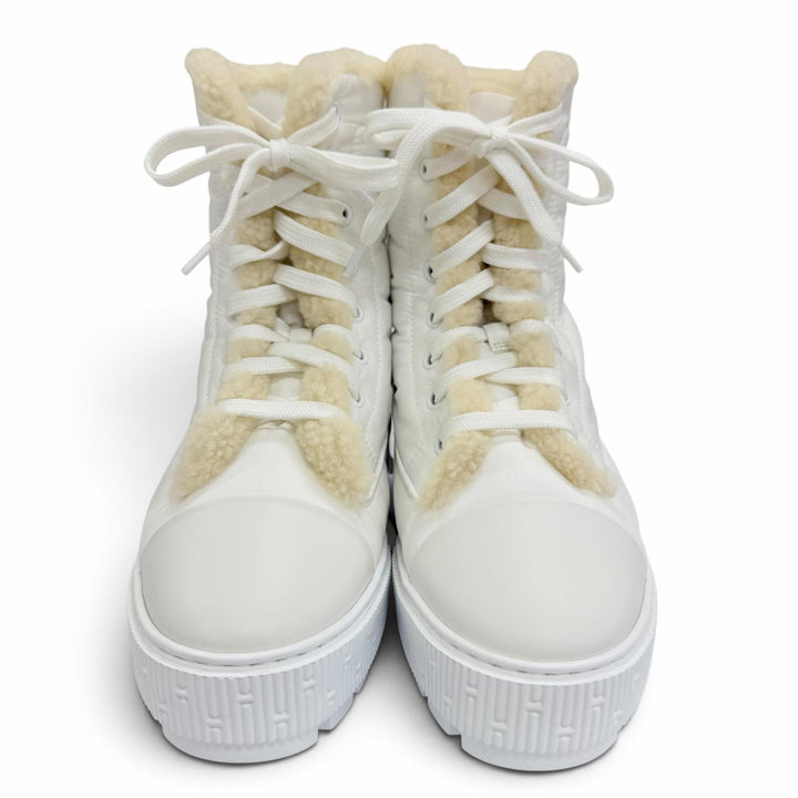 極美品☆HERMES エルメス 242071Z フレッシュ ロゴレザーパッチ ボア使い ショートブーツ ホワイト 35 イタリア製 レディース 保存袋付き