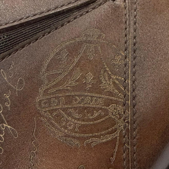 美品▼BERLUTI ベルルッティ 2020年製 スクリット カリグラフィ スリッポン レザーシューズ ブラウン 7.5 イタリア製 メンズ 保存袋付き