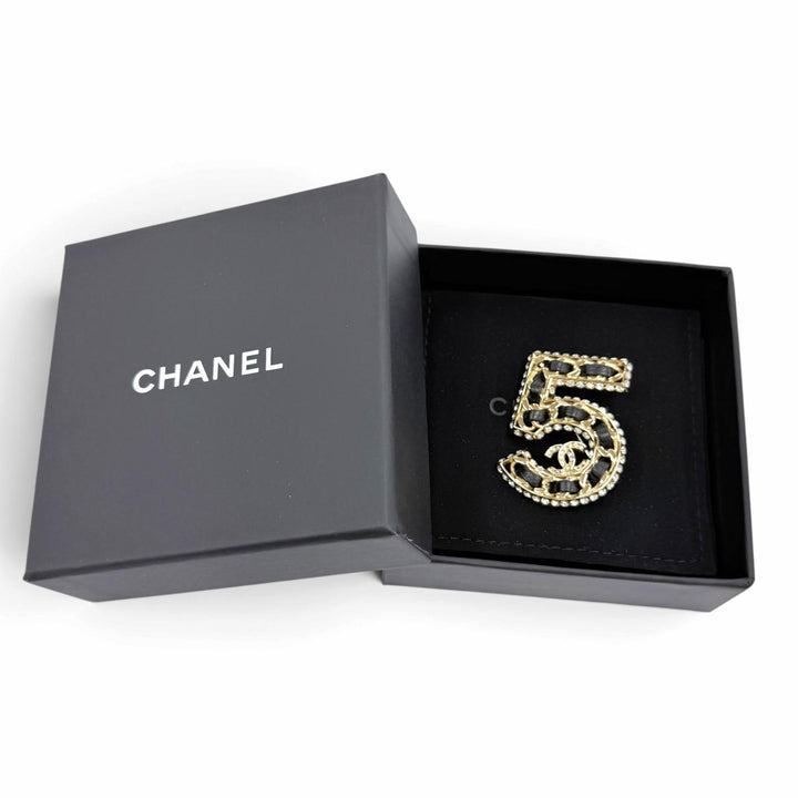 極美品☆CHANEL シャネル B23P No.5 ココマーク ラインストーン レザー使い ブローチ ゴールド ブラック イタリア製 箱・保存袋付き