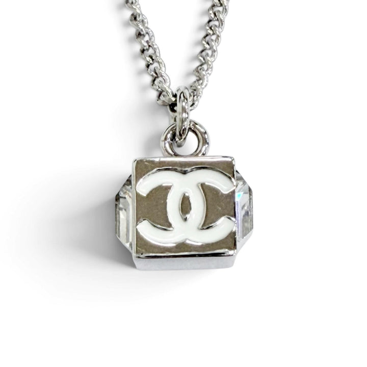 極美品△CHANEL シャネル B25C CCロゴ ココマーク クリスタル キューブ ネックレス ペンダント アクセサリー シルバー レディース 箱付き