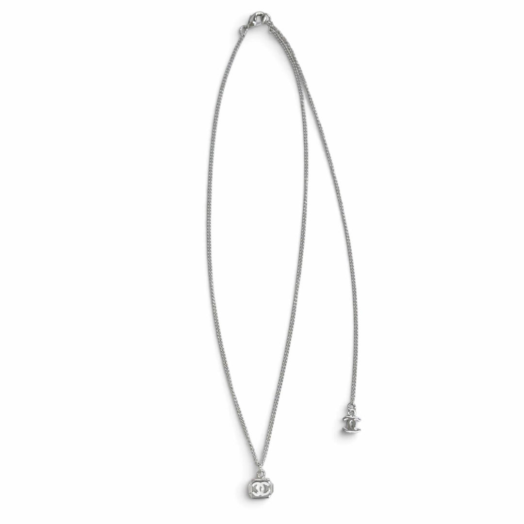 極美品△CHANEL シャネル B25C CCロゴ ココマーク クリスタル キューブ ネックレス ペンダント アクセサリー シルバー レディース 箱付き