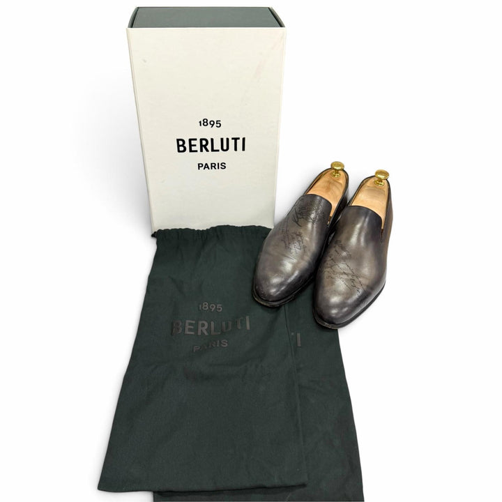 美品□Berluti ベルルッティ ガレ レザー カリグラフィ スクリット 一枚革 ローファー チャコールグレー 7 イタリア製 メンズ 箱付き