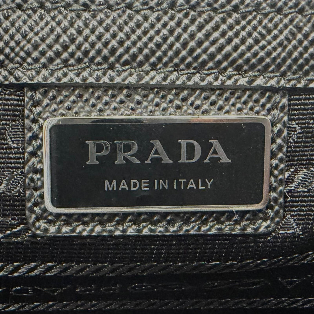 極美品▼PRADA プラダ 2VG101 サフィアーノレザー トライアングルロゴ 三角プレート 2WAY トートバッグ ブラック シルバー金具 伊製