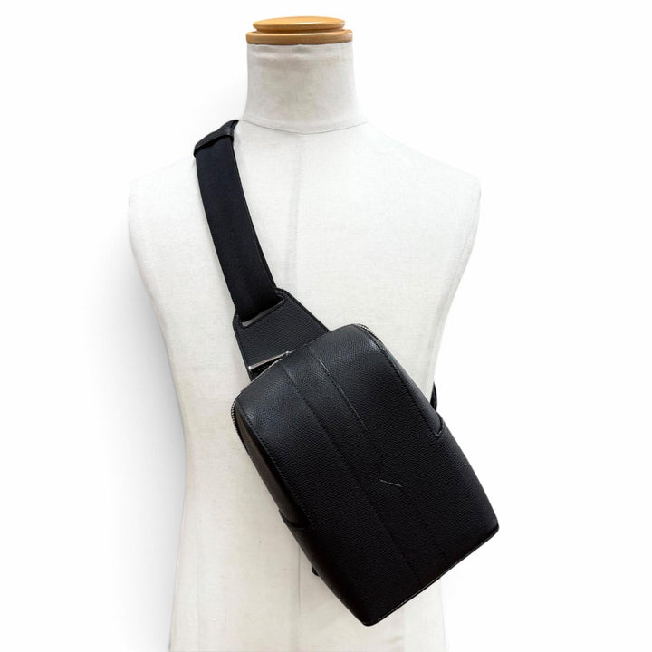 極美品▼Valextra ヴァレクストラ カーフスキン レザー Vライン ワンショルダー バックパック ミニ ボディバッグ ブラック 定価363000円