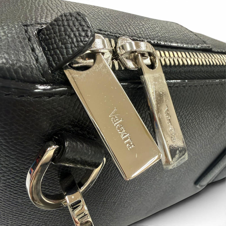 極美品▼Valextra ヴァレクストラ カーフスキン レザー Vライン ワンショルダー バックパック ミニ ボディバッグ ブラック 定価363000円