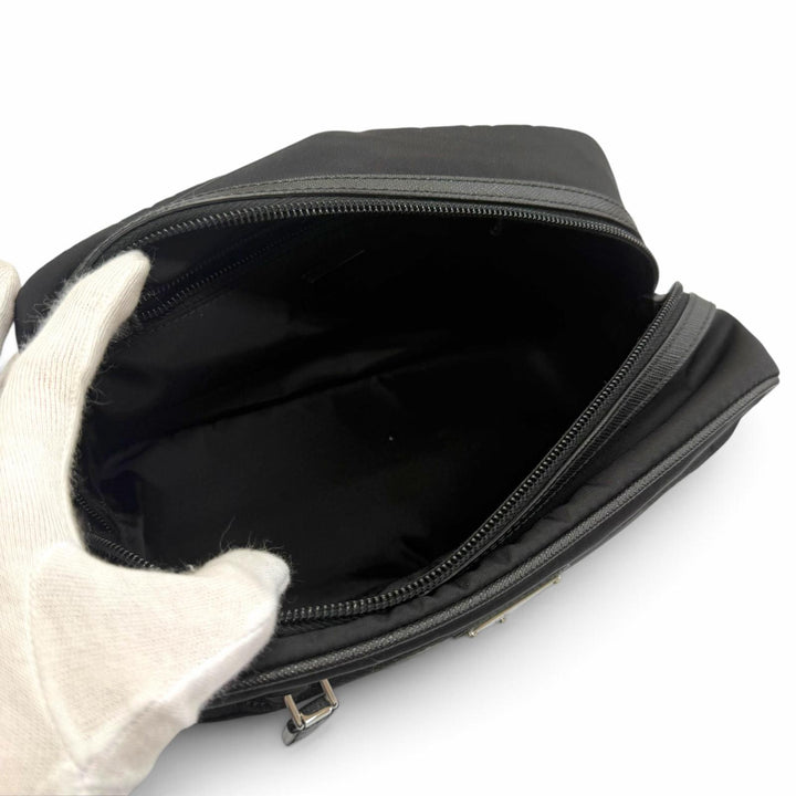 極美品▼PRADA プラダ 2NA819 ナイロン レザー トライアングルロゴ 三角プレート セカンドバッグ クラッチバッグ ブラック シルバー金具