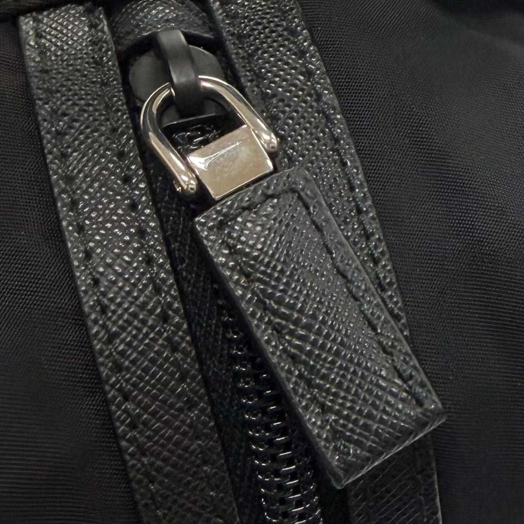 極美品▼PRADA プラダ 2NA819 ナイロン レザー トライアングルロゴ 三角プレート セカンドバッグ クラッチバッグ ブラック シルバー金具