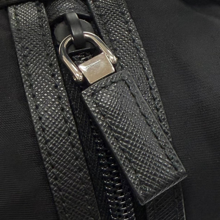 極美品▼PRADA プラダ 2NA819 ナイロン レザー トライアングルロゴ 三角プレート セカンドバッグ クラッチバッグ ブラック シルバー金具