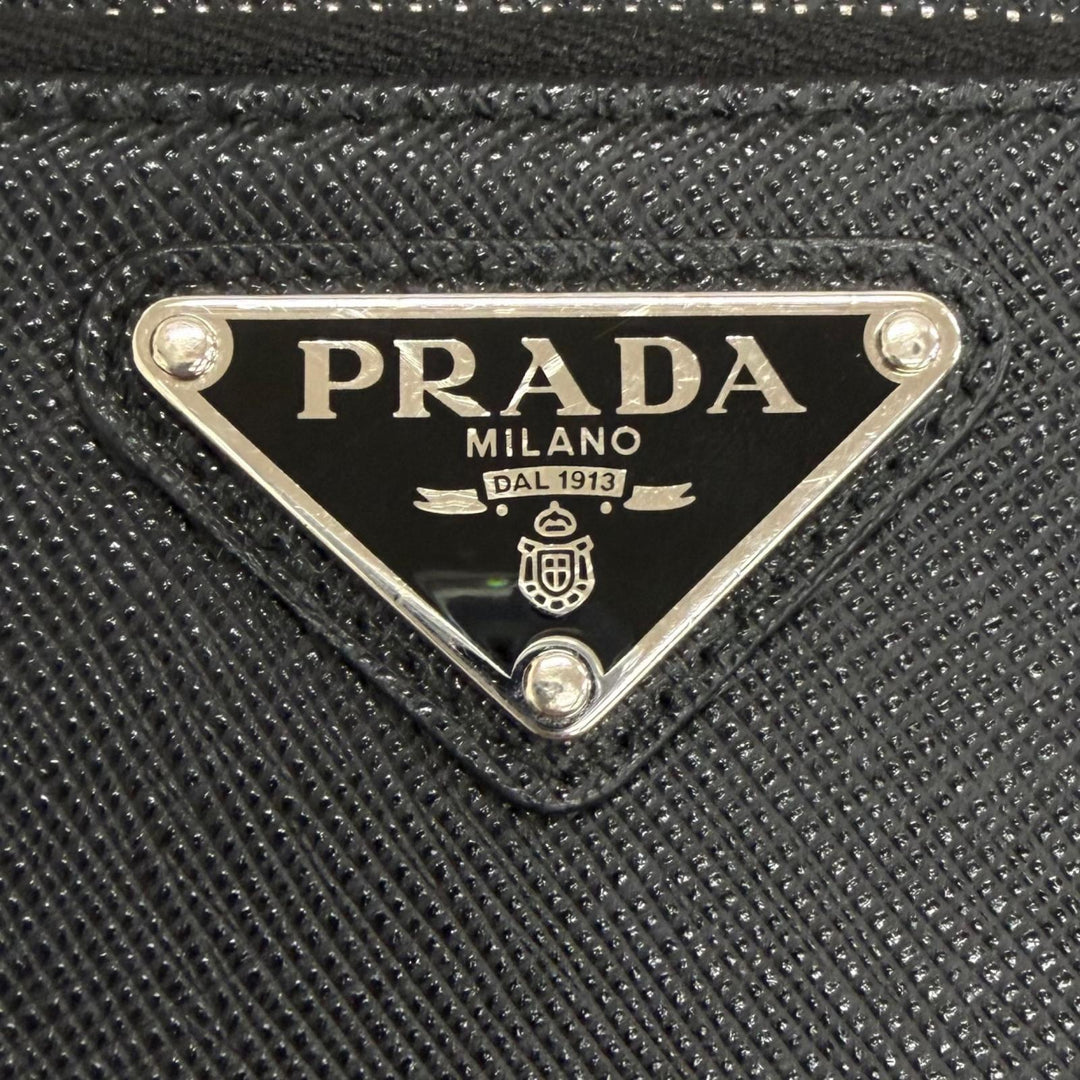 良品□PRADA プラダ 2ZH126 サフィアーノレザー トライアングルロゴ スマートフォンケース ショルダーバッグ イタリア製 定価280500円