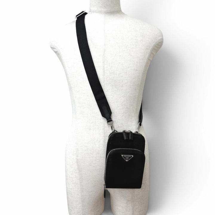 良品□PRADA プラダ 2ZH126 サフィアーノレザー トライアングルロゴ スマートフォンケース ショルダーバッグ イタリア製 定価280500円