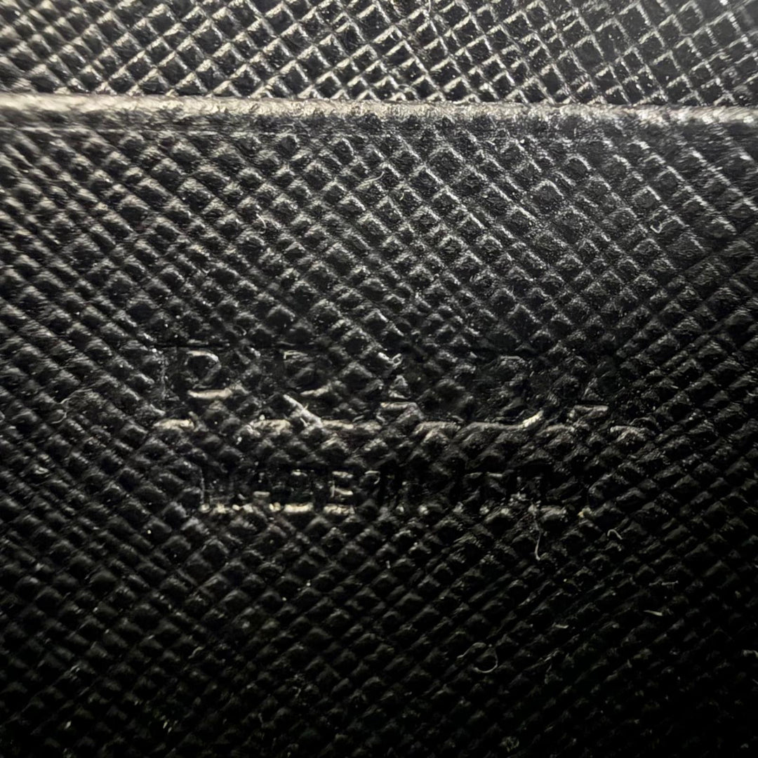 良品□PRADA プラダ 2ZH126 サフィアーノレザー トライアングルロゴ スマートフォンケース ショルダーバッグ イタリア製 定価280500円