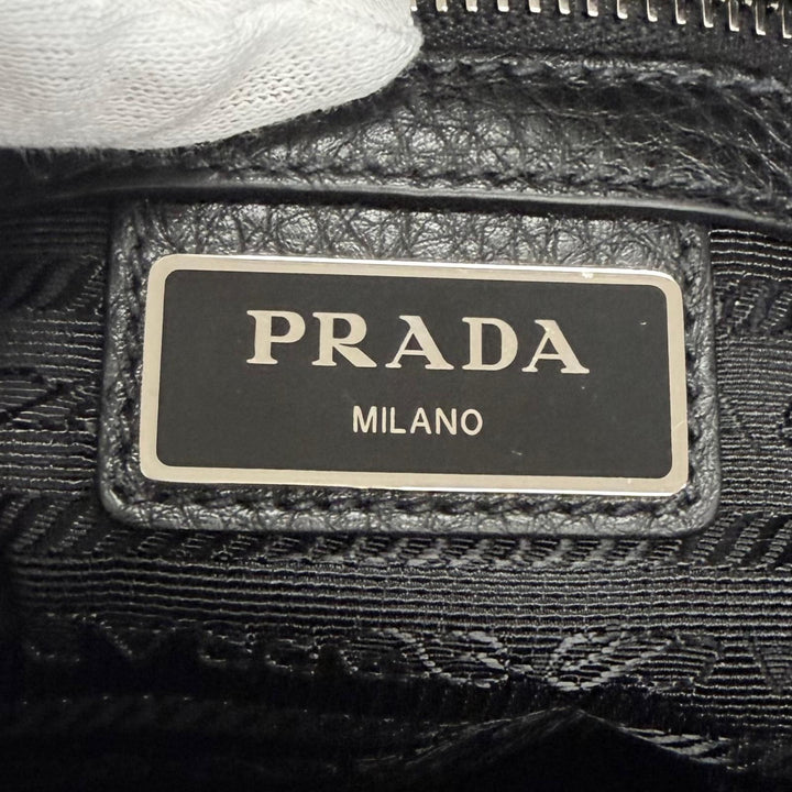 極美品□PRADA プラダ 2VH094 レザー トライアングルロゴ クロスボディバッグ ショルダーバッグ ブラック トルコ製 メンズ 保存袋付き