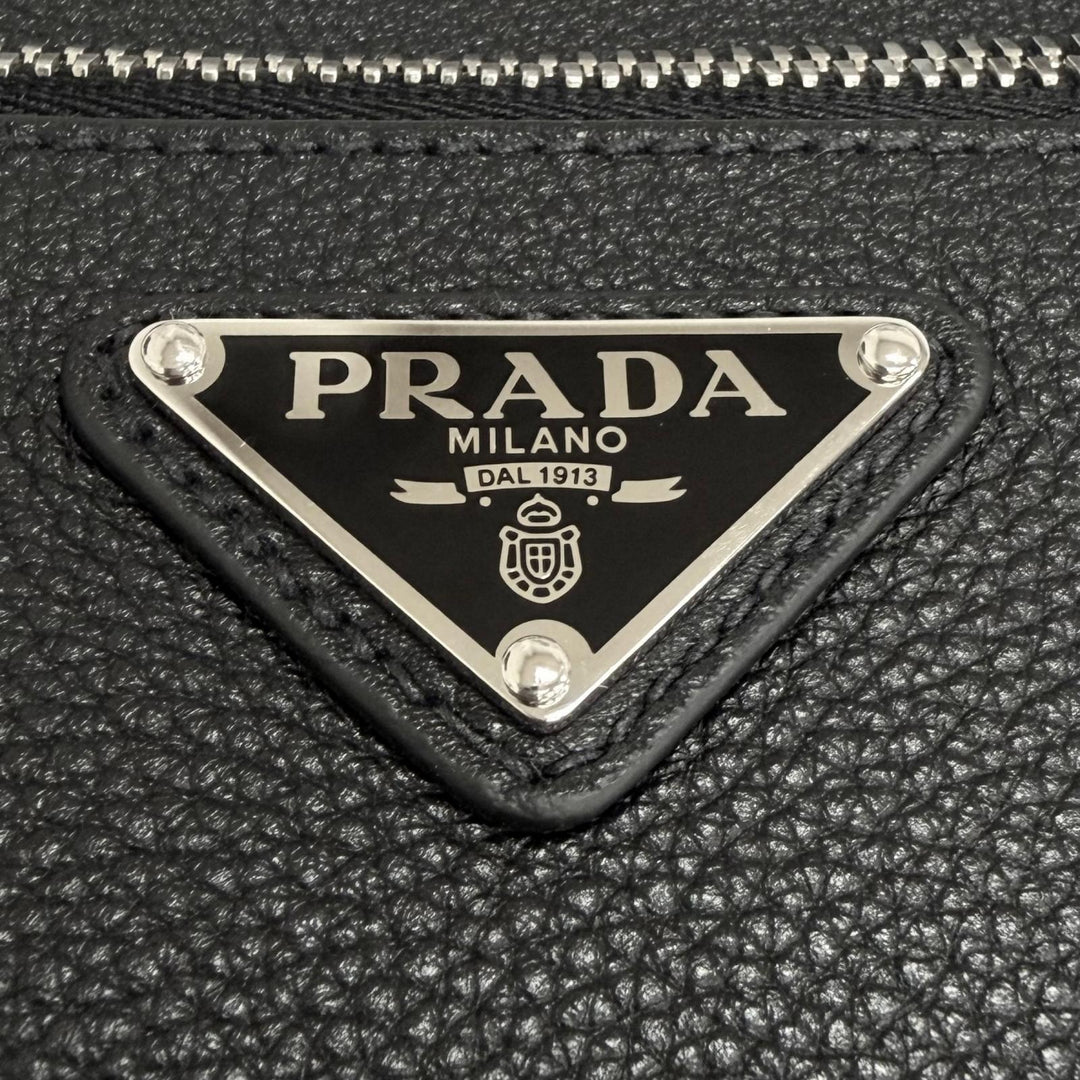 極美品□PRADA プラダ 2VH094 レザー トライアングルロゴ クロスボディバッグ ショルダーバッグ ブラック トルコ製 メンズ 保存袋付き