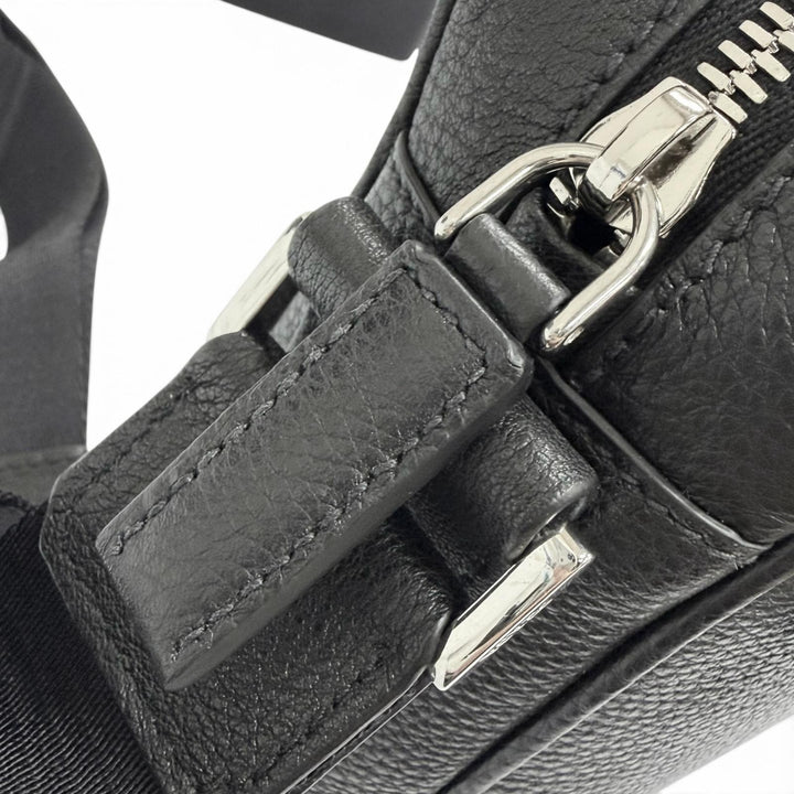 極美品□PRADA プラダ 2VH094 レザー トライアングルロゴ クロスボディバッグ ショルダーバッグ ブラック トルコ製 メンズ 保存袋付き