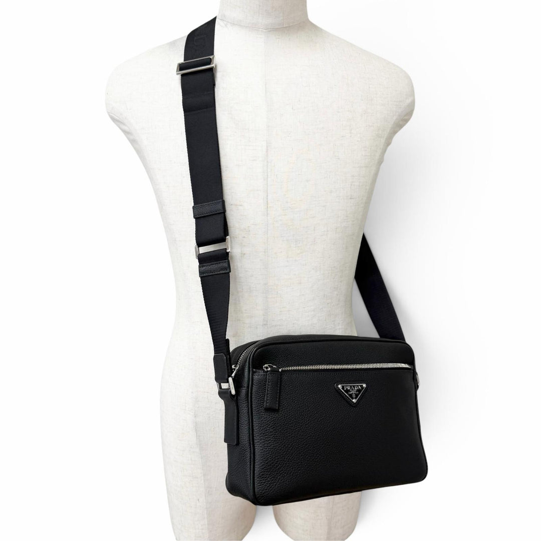 極美品□PRADA プラダ 2VH094 レザー トライアングルロゴ クロスボディバッグ ショルダーバッグ ブラック トルコ製 メンズ 保存袋付き