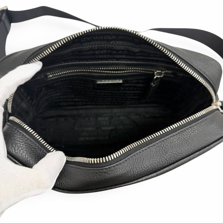 極美品□PRADA プラダ 2VH094 レザー トライアングルロゴ クロスボディバッグ ショルダーバッグ ブラック トルコ製 メンズ 保存袋付き