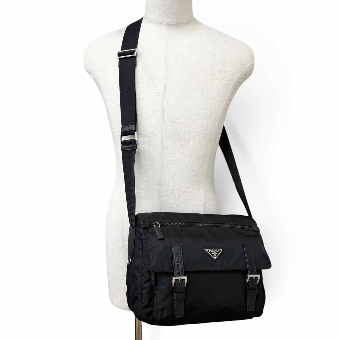 極美品□PRADA プラダ 1BD671 トライアングルロゴ Re-Nylon メッセンジャーバッグ ショルダーバッグ ブラック イタリア製 メンズ