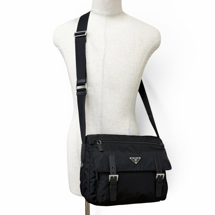 極美品□PRADA プラダ 1BD671 トライアングルロゴ Re-Nylon メッセンジャーバッグ ショルダーバッグ ブラック イタリア製 メンズ