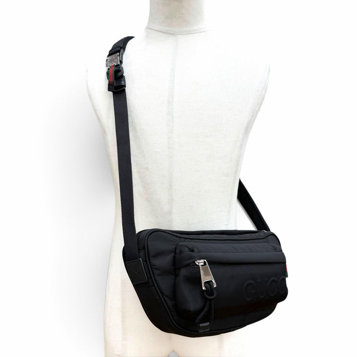 良品▼GUCCI グッチ 802096 ウェブライン ナイロン レザー エンボスロゴ ショルダーバッグ ボディバッグ ブラック イタリア製 メンズ