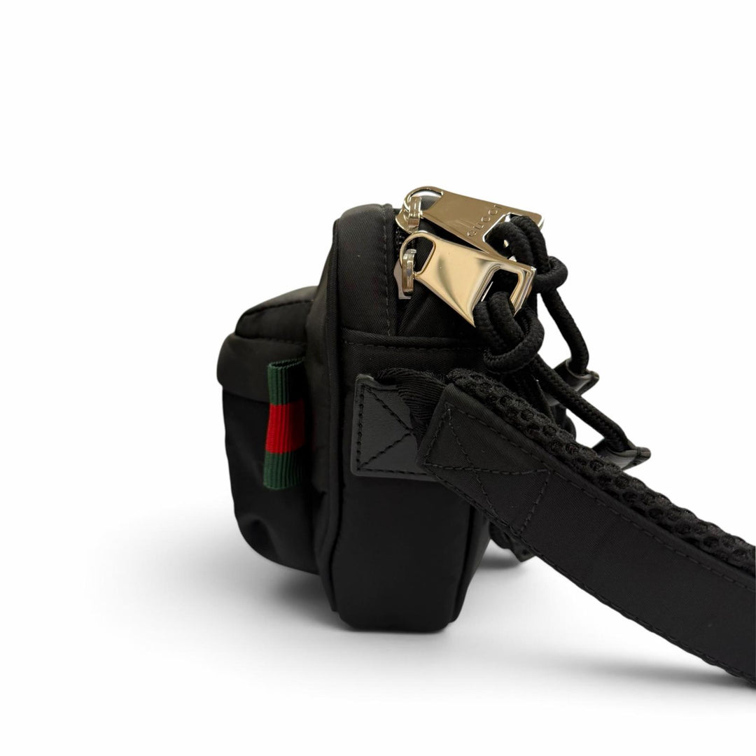 良品▼GUCCI グッチ 802096 ウェブライン ナイロン レザー エンボスロゴ ショルダーバッグ ボディバッグ ブラック イタリア製 メンズ